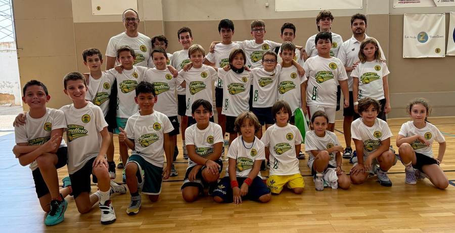 Grupo alevín-infantil del Campus de Pretemporada 2026 del Club Baloncesto Tomelloso