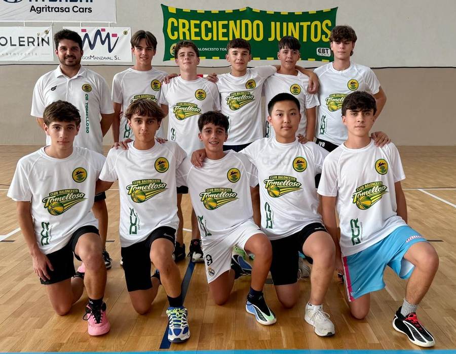 Grupo cadete del Campus de Pretemporada 2026 del Club Baloncesto Tomelloso